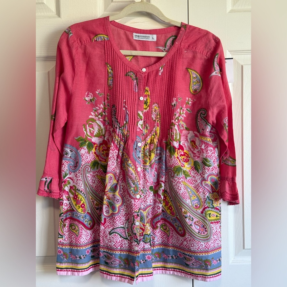 NWOT- ONESEASON Paisley/ floral Pink Blouse. L